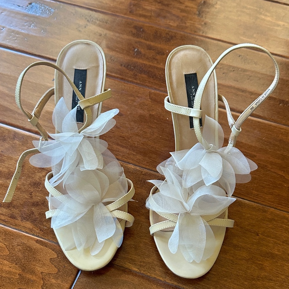 Ann Taylor Cream Strappy Patent Leather Sandals with Floral Accents